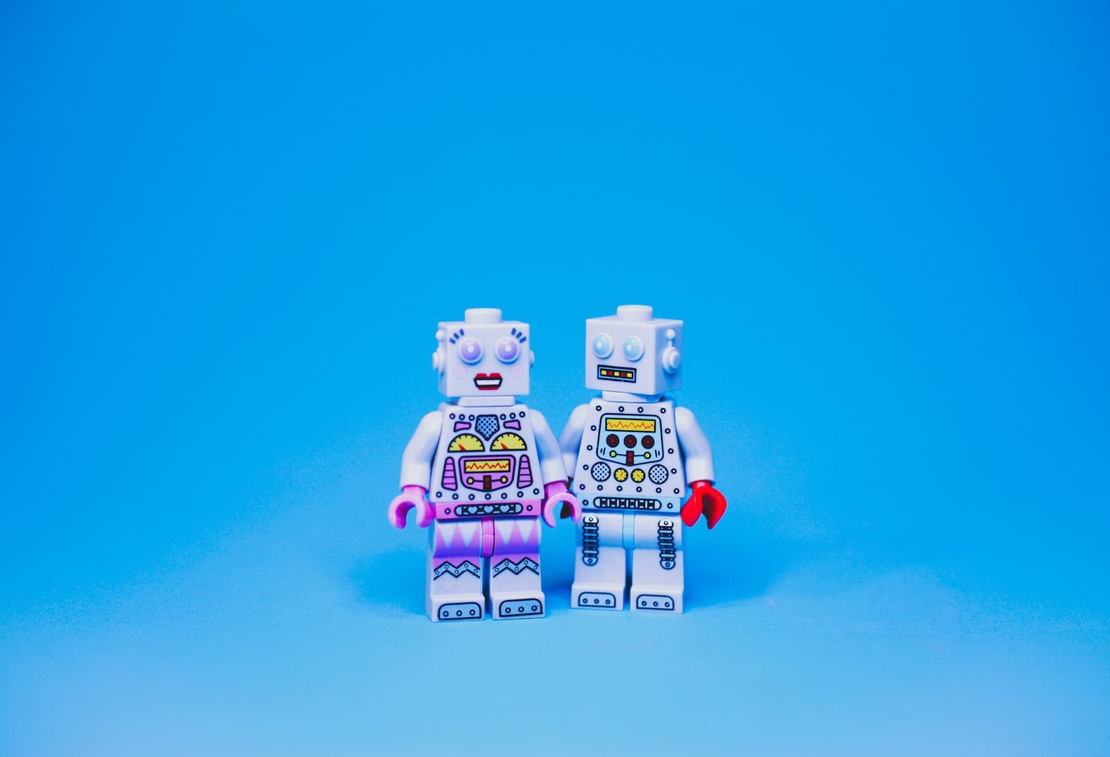 robots de lego uno narra y otro escucha su storytelling